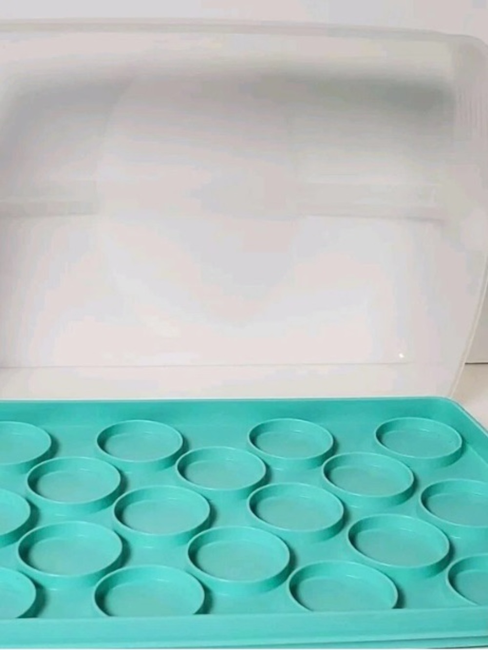 Tupperware Cupcake / Cake Carrier
